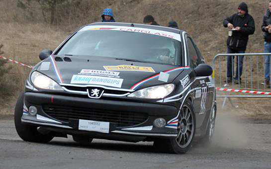 John og Johnni B. Christensen i deres Peugeot 206.
(Foto: Finn Bojer)